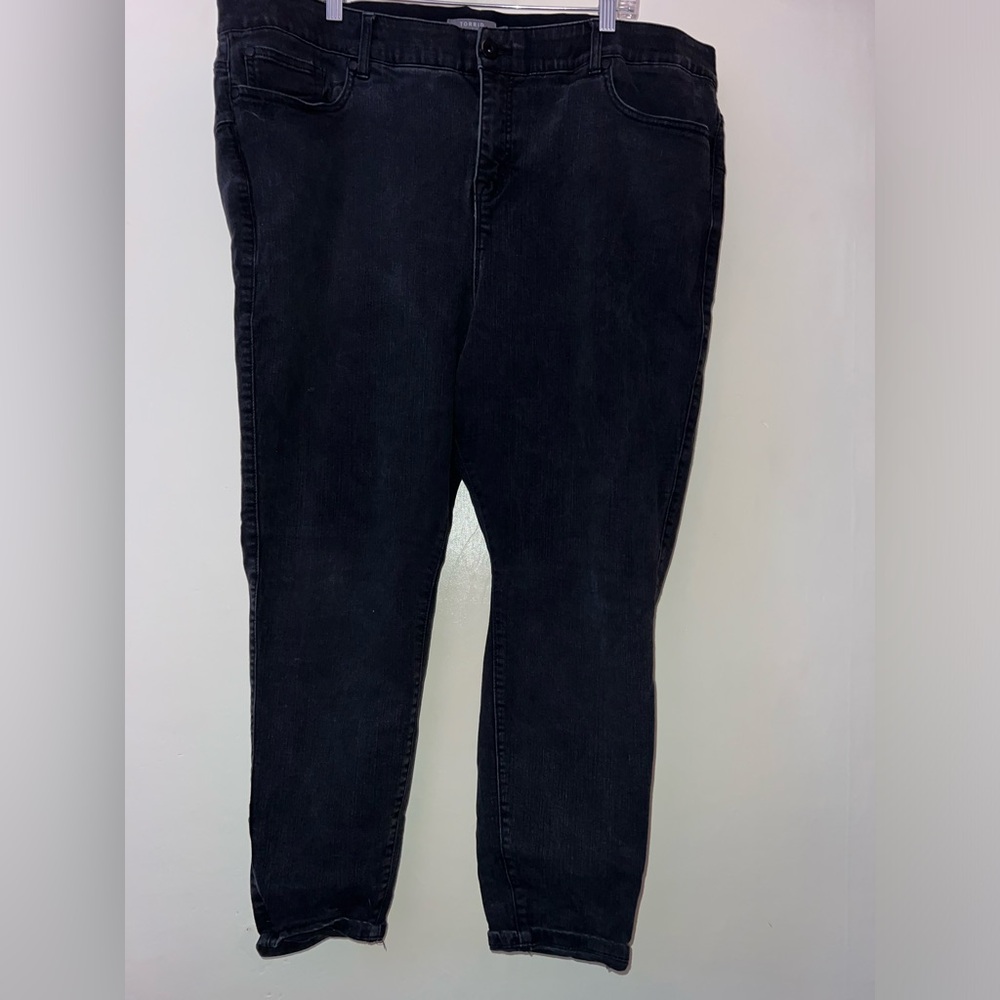 Torrid brand bombshell skinny black denim stretch jeans. Size 24R.